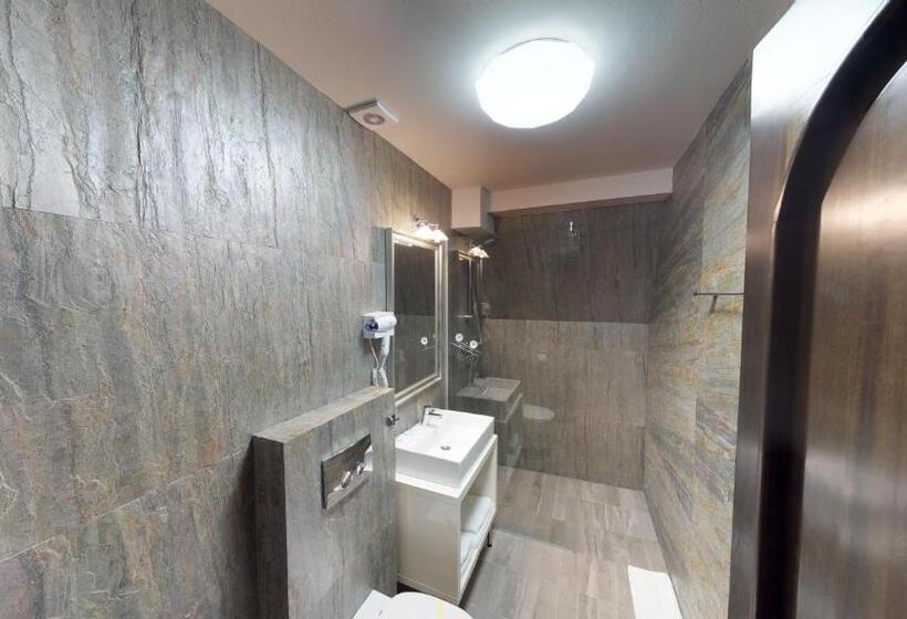 주니어 스위트, Pension Korona