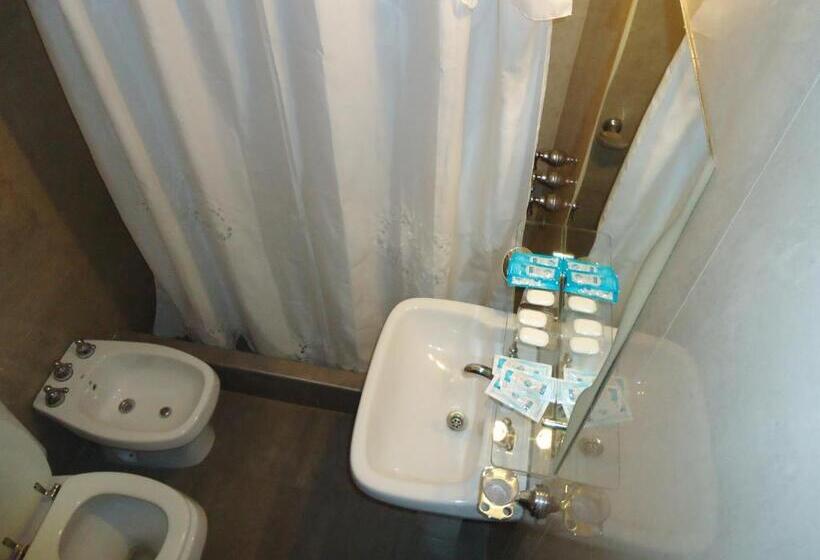 غرفة قياسية ثلاثية, Hosteria Zureechea