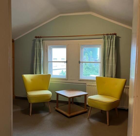 اتاق خانوادگی, Koller, Pension Haus