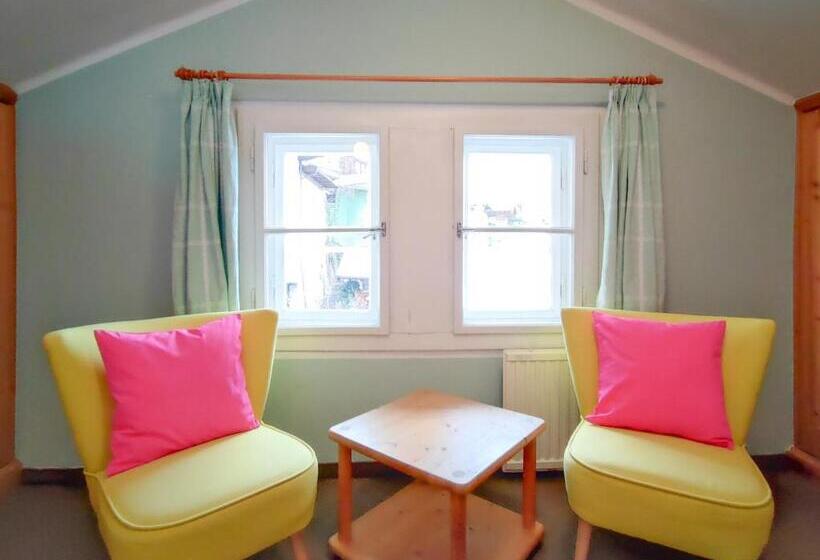 اتاق خانوادگی, Koller, Pension Haus