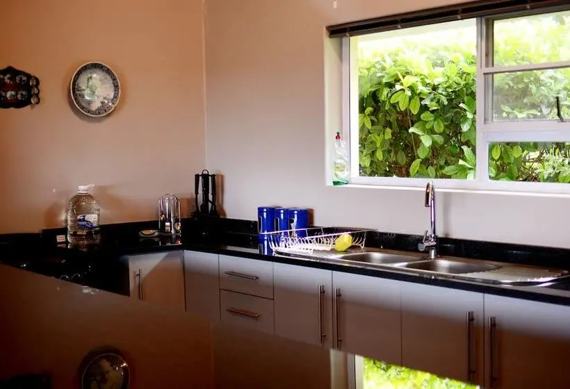 Talo 1 Makuuhuone, Kududu Guest House