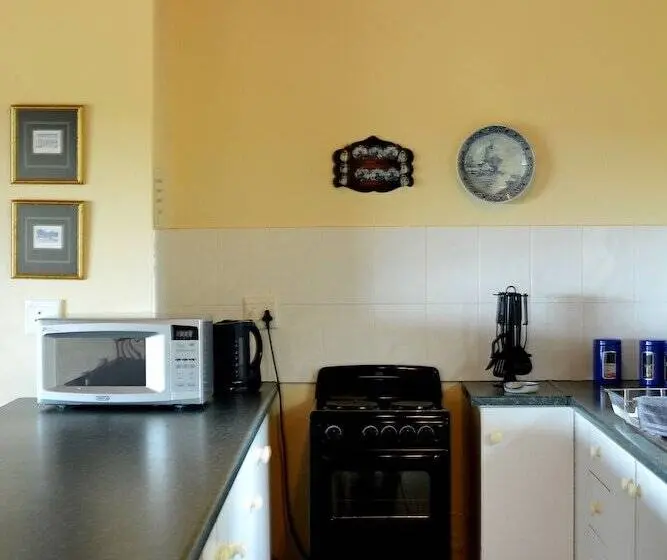 Talo 1 Makuuhuone, Kududu Guest House