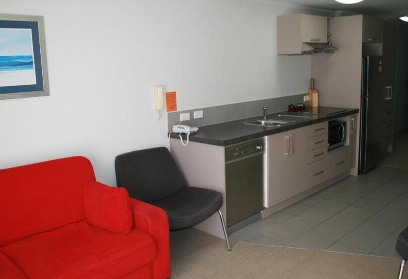 패밀리 아파트, Atlas Suites And Apartments