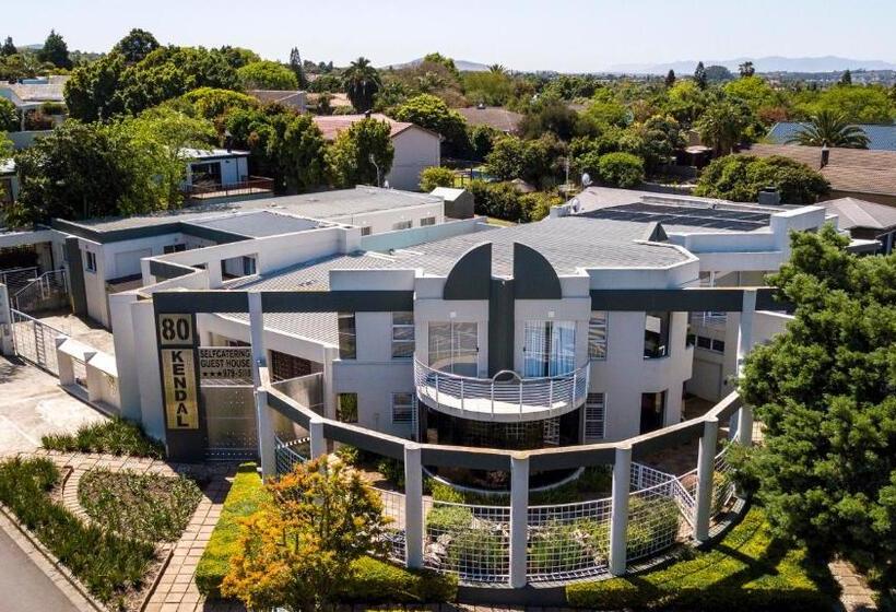 スイート, 80 Kendal Guest House