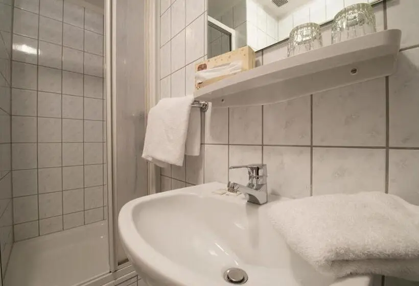استودیوی استاندارد, Kleines Hotel Wemhoff