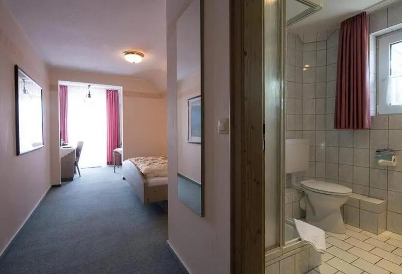 استودیوی استاندارد, Kleines Hotel Wemhoff