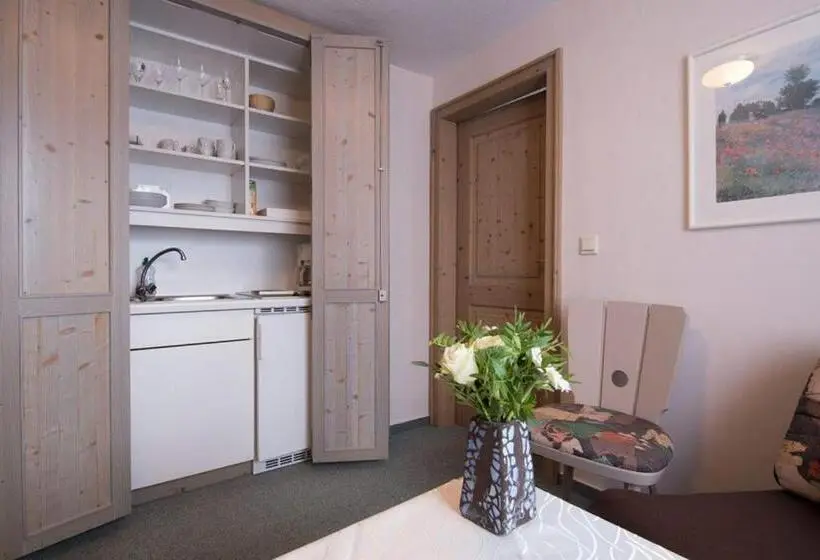 استودیوی استاندارد, Kleines Hotel Wemhoff