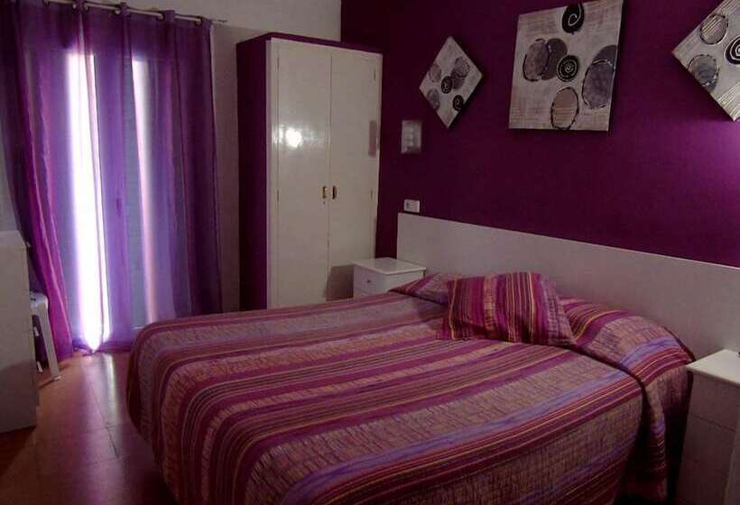 标准间带阳台, Pensió I Apartament Torrent