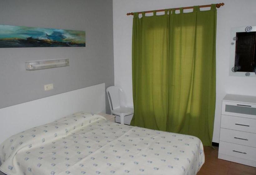 标准间带阳台, Pensió I Apartament Torrent
