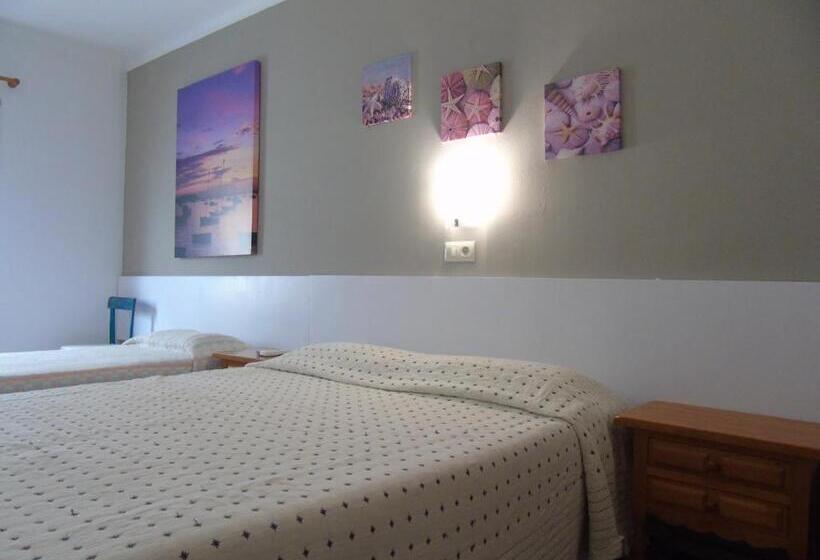 标准三人间, Pensió I Apartament Torrent