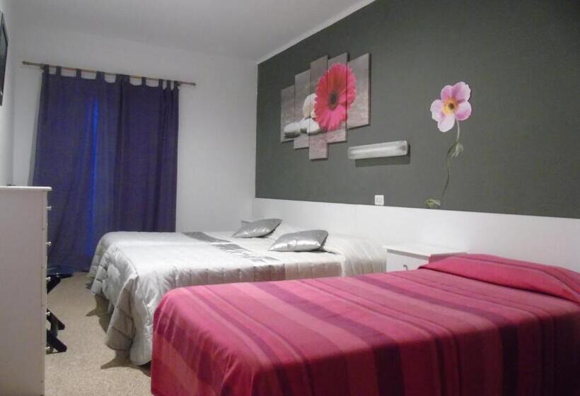 标准三人间, Pensió I Apartament Torrent