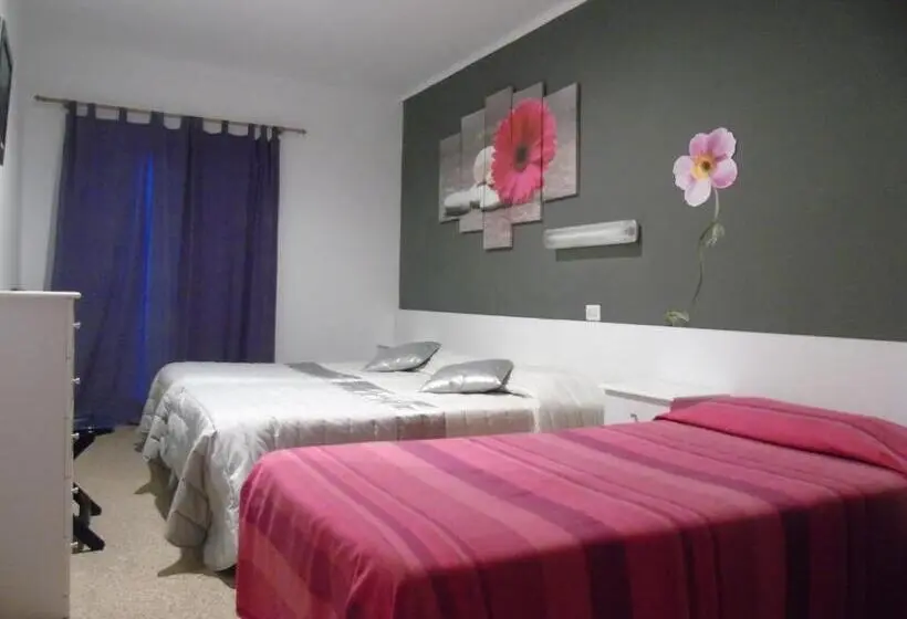 Standard Kolmen Hengen Huone, Pensió I Apartament Torrent