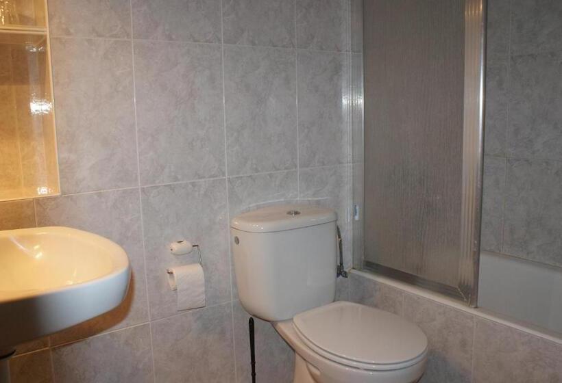 스탠다드 트리플 룸, Pensió I Apartament Torrent