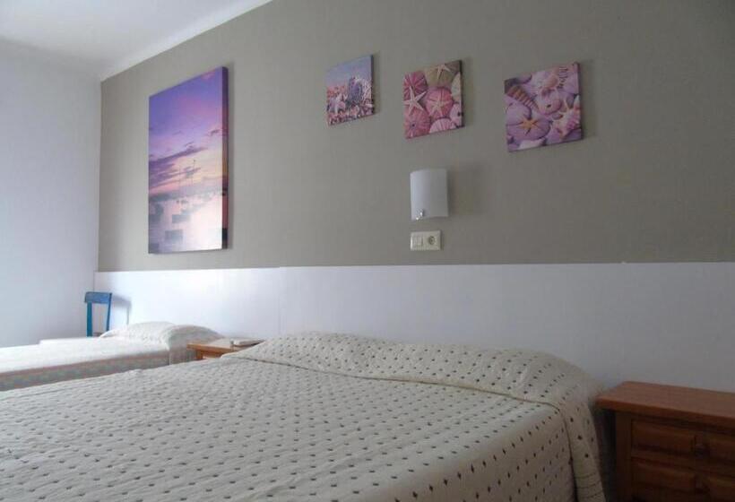 스탠다드 트리플 룸, Pensió I Apartament Torrent