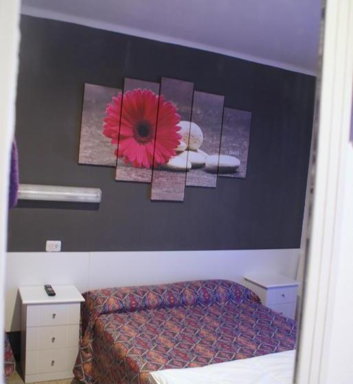 스탠다드 트리플 룸, Pensió I Apartament Torrent