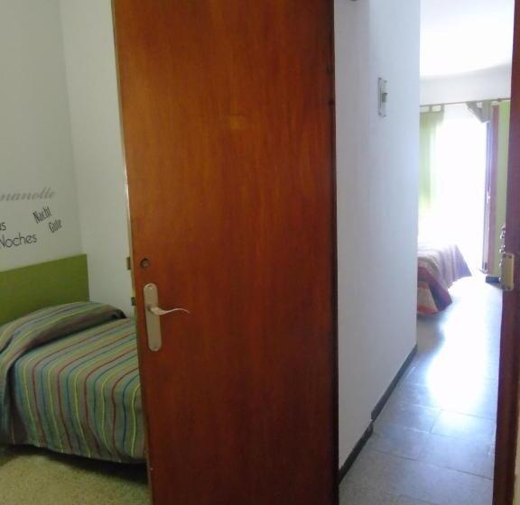 家庭间, Pensió I Apartament Torrent