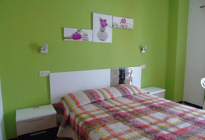 ファミリールーム, Pensió I Apartament Torrent