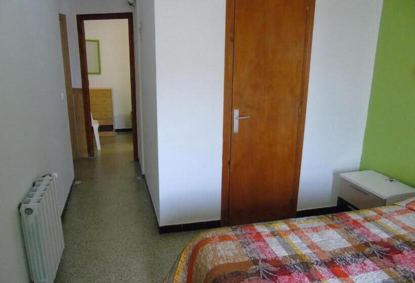 패밀리 룸, Pensió I Apartament Torrent