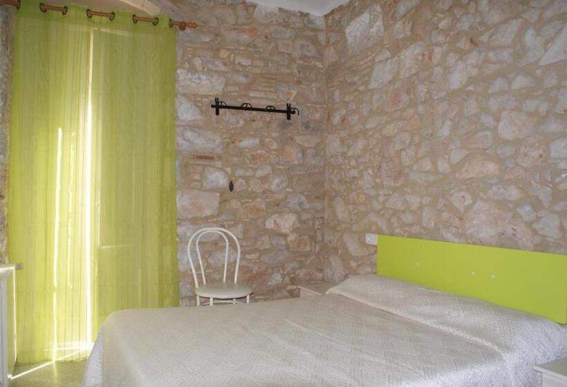 标准单人间, Pensió I Apartament Torrent