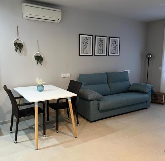 패밀리 스튜디오, Pensió I Apartament Torrent