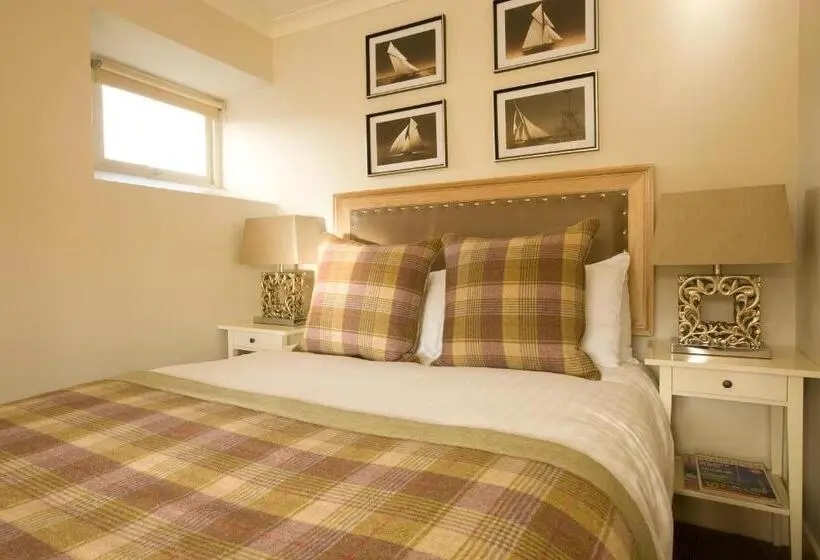 デラックスルーム, Sandown House