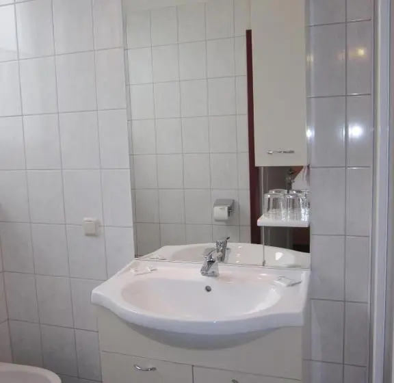 Standard Kolmen Hengen Huone, Pension Elisabeth