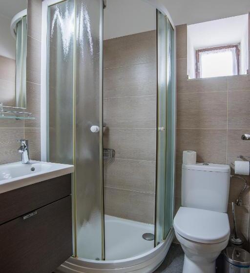 标准三人间, Pension Herman