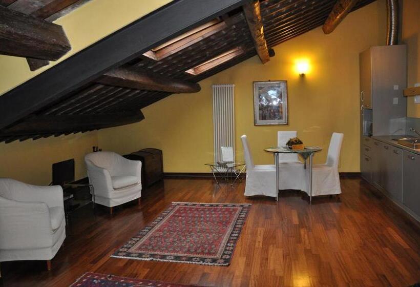 استودیوی استاندارد, Piazza Nova Guest House
