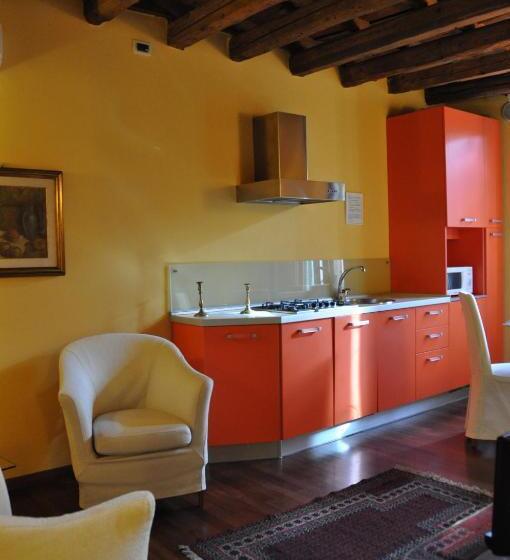 سوییت خانوادگی, Piazza Nova Guest House