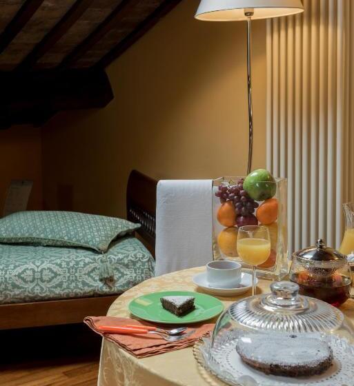 استودیوی استاندارد, Piazza Nova Guest House