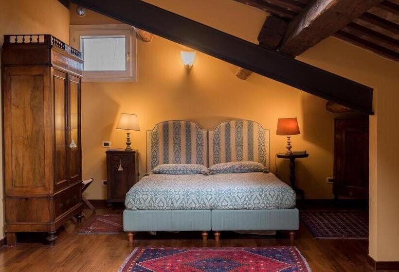 استودیوی استاندارد, Piazza Nova Guest House