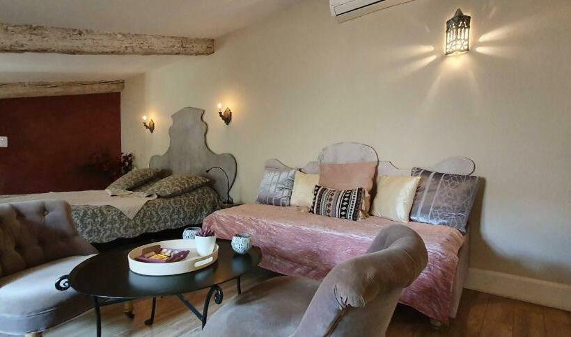 Standard Kolmen Hengen Huone, Le Passage