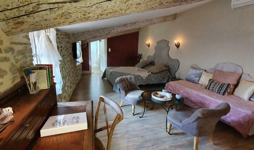 Standard Kolmen Hengen Huone, Le Passage