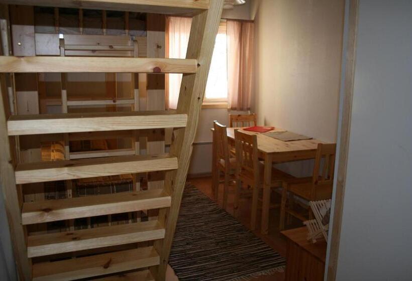 חדר משפחתי, Valkeisen Loma