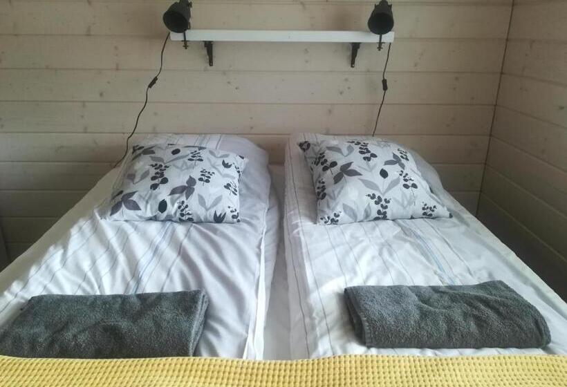 חדר משפחתי, Valkeisen Loma