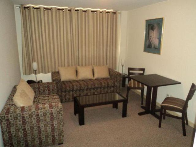 استودیوی استاندارد, Los Sauces Apart