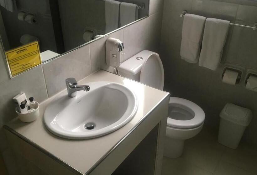 اتاق اکونومی یک تخته, Los Sauces Apart