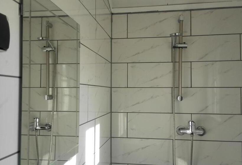 חדר משפחתי, Driva Hytter