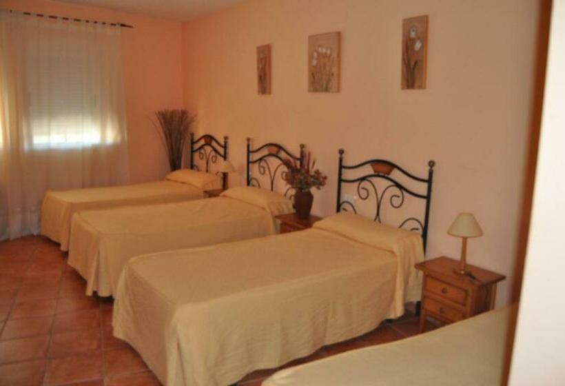 חדר סטנדרט לארבעה, Hostal Paulino
