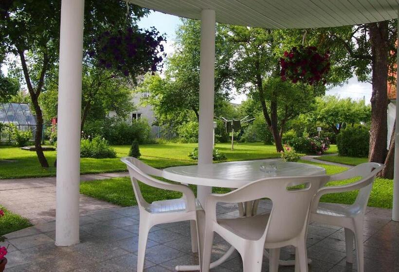 اتاق استاندارد سه تخته با سرویس بهداشتی مشترک, Männi Guesthouse