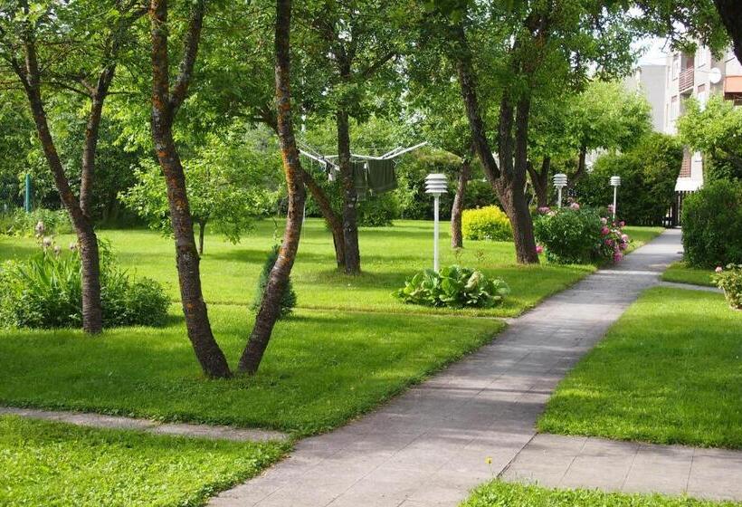 اتاق استاندارد با سرویس بهداشتی مشترک, Männi Guesthouse