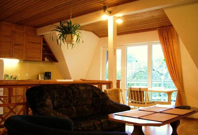 اتاق استاندارد با سرویس بهداشتی مشترک, Männi Guesthouse