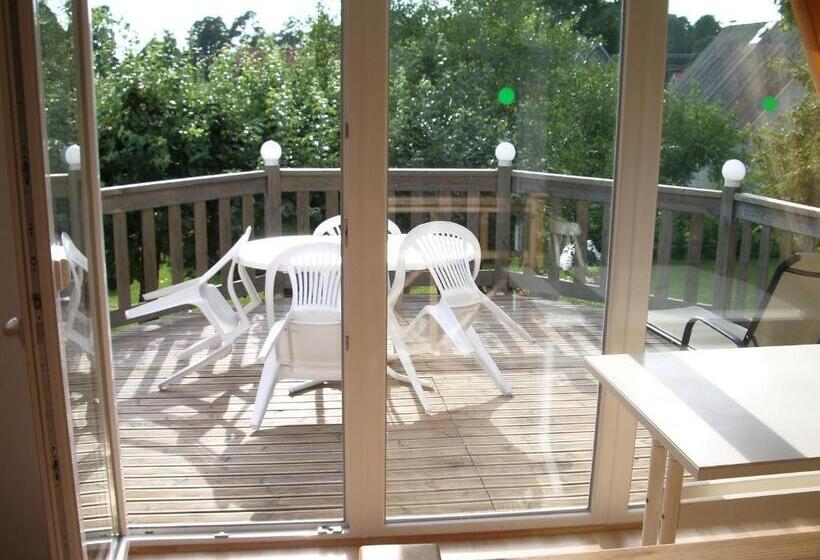 اتاق استاندارد با سرویس بهداشتی مشترک, Männi Guesthouse