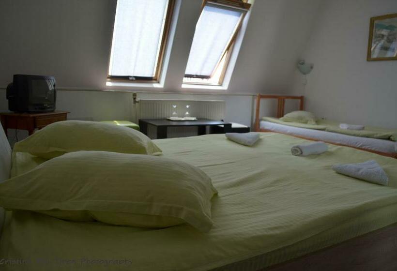 اتاق استاندارد سه نفره, Piccola Italia Casa Racovita