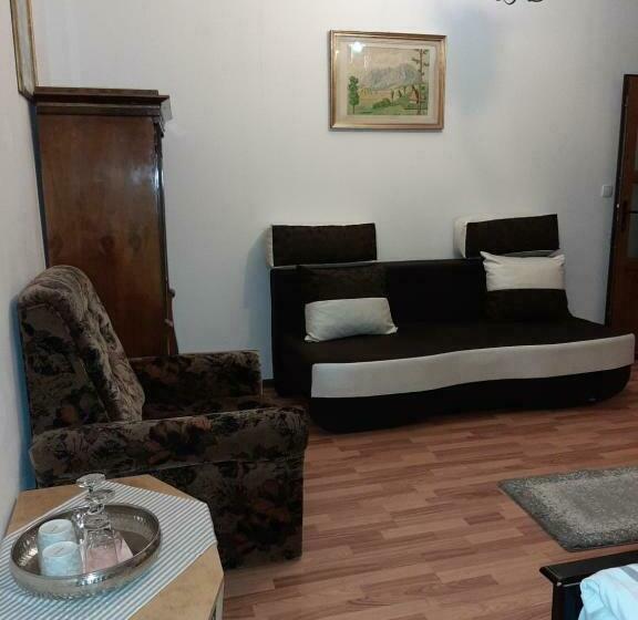 标准三人间, Piccola Italia Casa Racovita