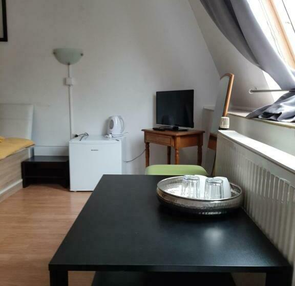 标准三人间, Piccola Italia Casa Racovita