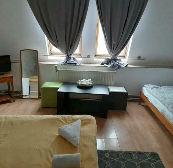 标准三人间, Piccola Italia Casa Racovita