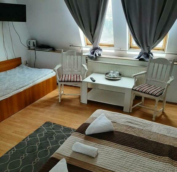 标准三人间, Piccola Italia Casa Racovita