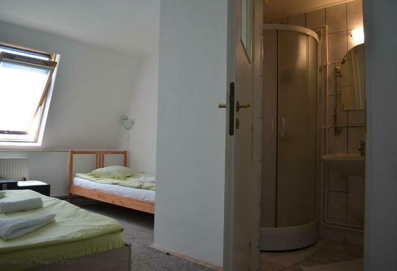 اتاق استاندارد سه نفره, Piccola Italia Casa Racovita