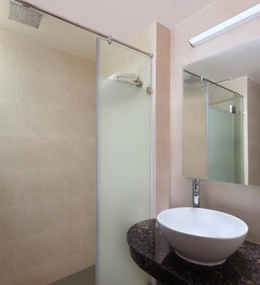 带城市景观和大床的豪华房间, Courtyard By Marriott Madurai